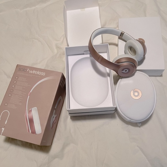 Beats Solo 2 Wireless Rose Gold - Picture 1 of 11